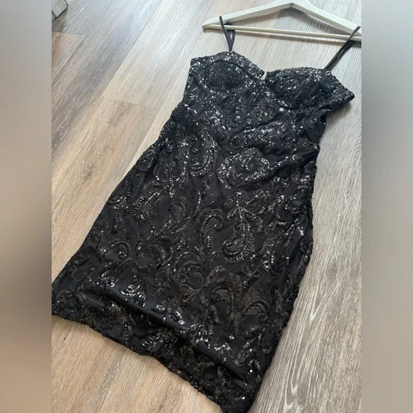 *Windsor Gorgeous Black Strapless Dress - Picture 3 of 15